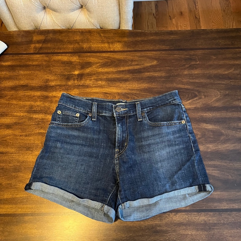 Levi mid rise Jean shorts